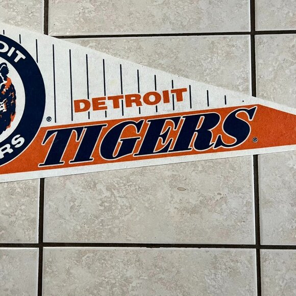 Vintage Detroit Tigers Logo MLB Major League Baseball Felt Pennant Flag - Picture 5 of 6